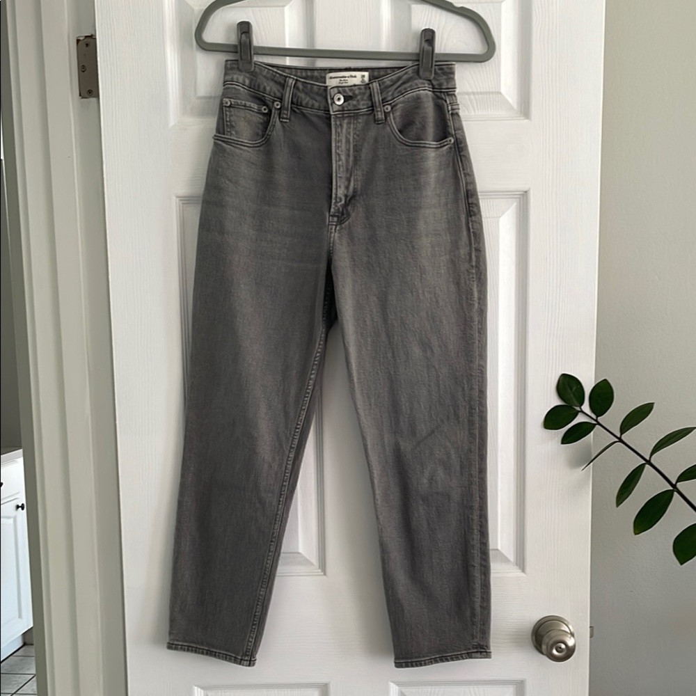 Abercrombie high rise curve love mom jeans gray 26/2S